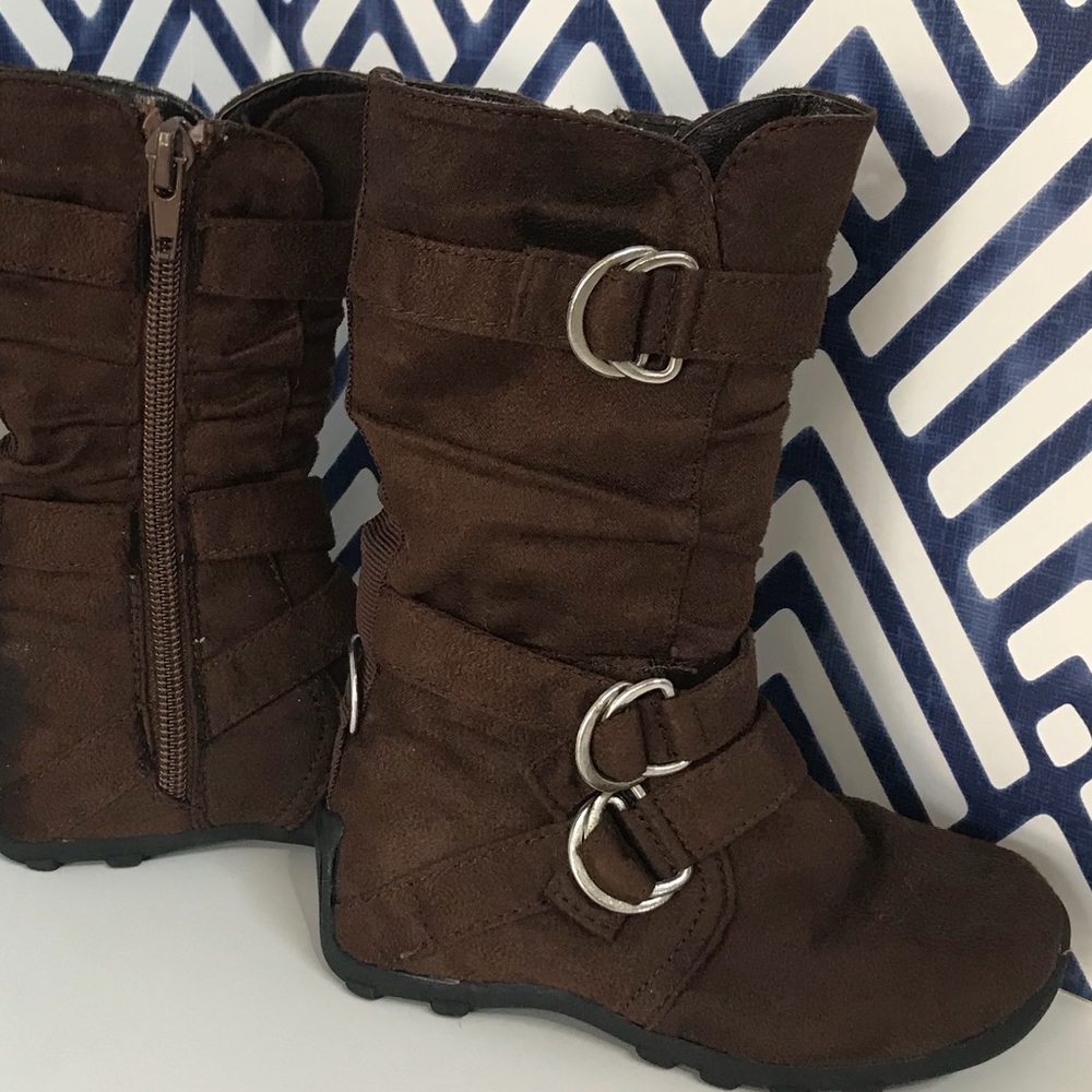Cute brown boots